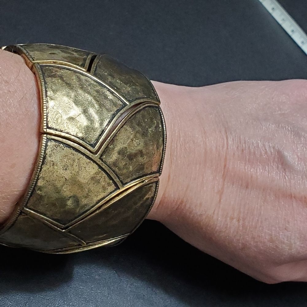 Gold tone large stretch bracelet chunky wide approx 8"